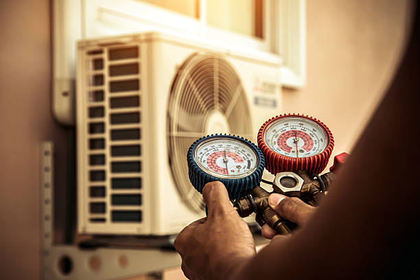 Professional Hvac technician working in Palos Park, IL